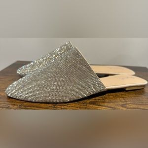 Qupid Women’s Swirl Slip On Rhinestone Mule NWT Size 9